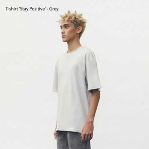 Grey T-shirt 'Stay Positive'